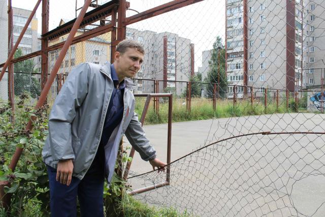 Кировские активисты ОНФ добиваются приведения детских площадок в безопасное состояние