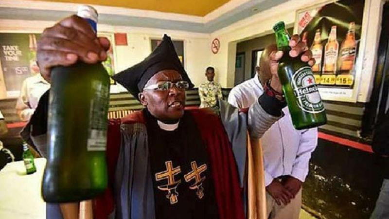 Крещение алкоголем - новые метод неортодоксальной церкви в Йоханнесбурге