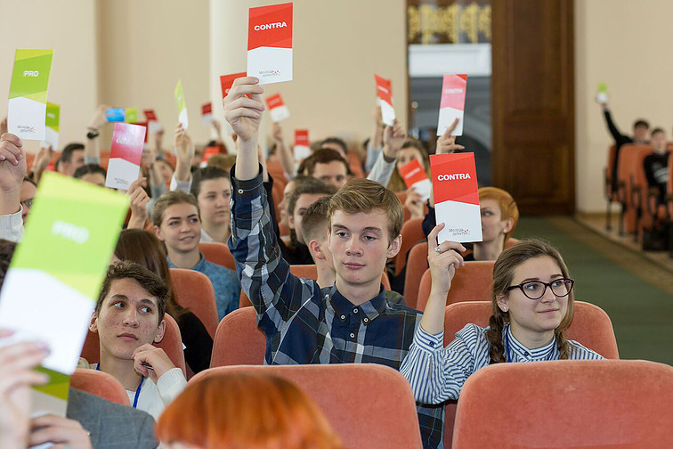 Учні з Сумщини їдуть на міжрегіональні дебати проєкту “Молодь дебат