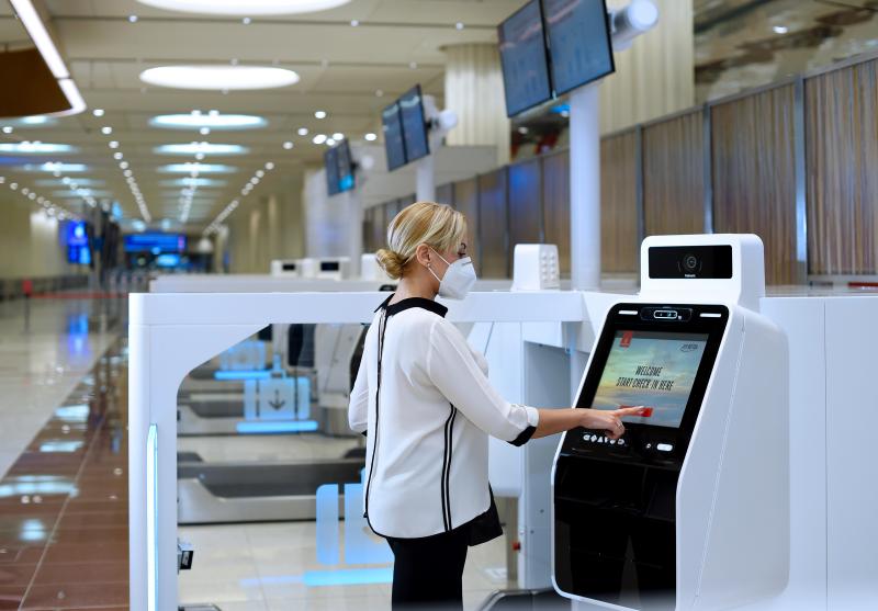 Эмирейтс усовершенствовала процесс саморегистрации в аэропорту Дубая благодаря специальным киоскам