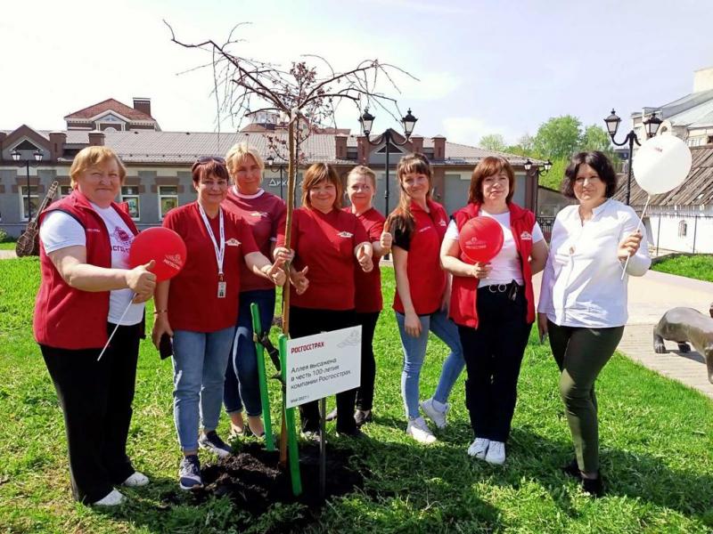 К 100-летию компании «Росгосстрах» заложил для горожан яблоневый сад на центральной площади Иваново