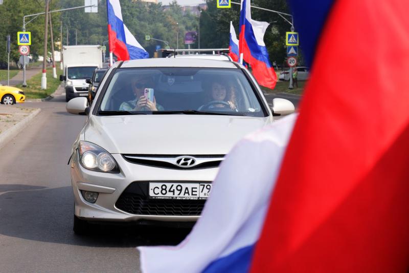 Автопробег прошел по улицам Реутова в День российского флага