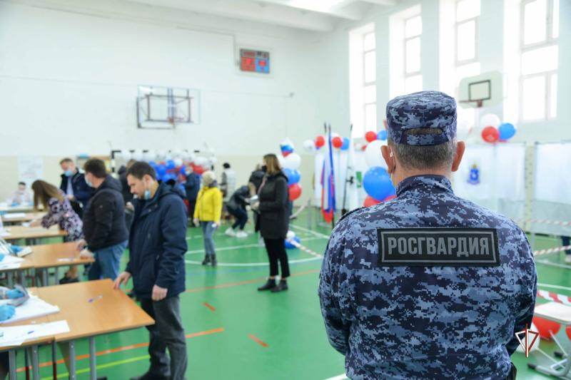 Росгвардия обеспечила общественную безопасность Единого дня голосования на Ямале