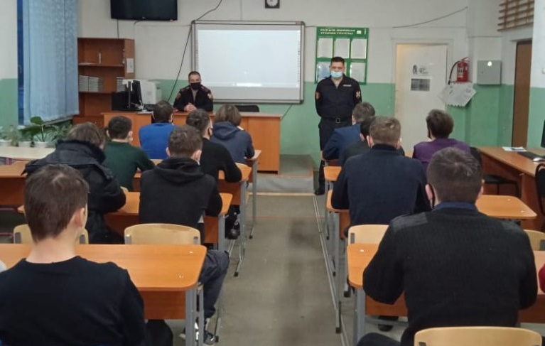 В Башкирии росгвардейцы провели «Урок мужества» в одной из городских школ