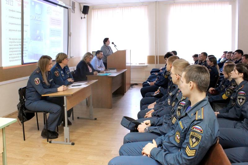 Служба 112 Москвы встретилась с будущими операторами