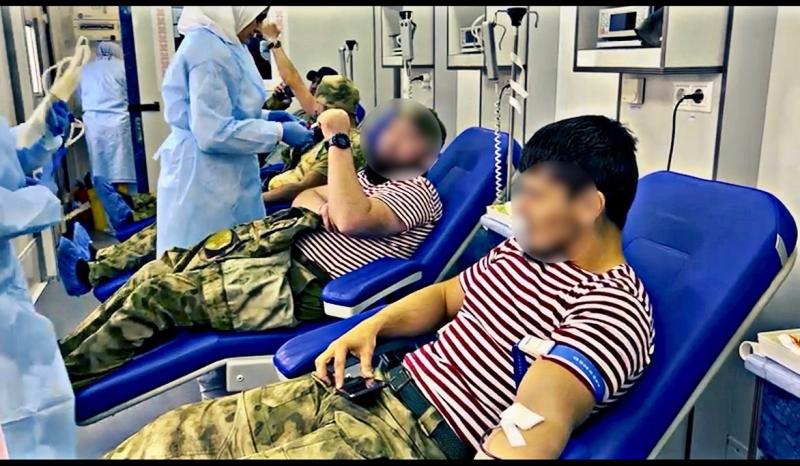 Более 60 сотрудников ОМОН «АХМАТ-1» сдали кровь для медучреждений Чеченской Республики.
