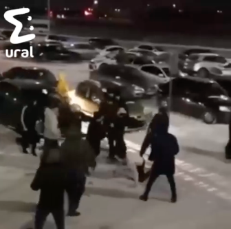 Массовая драка мигрантов в Екатеринбурге попала на видео