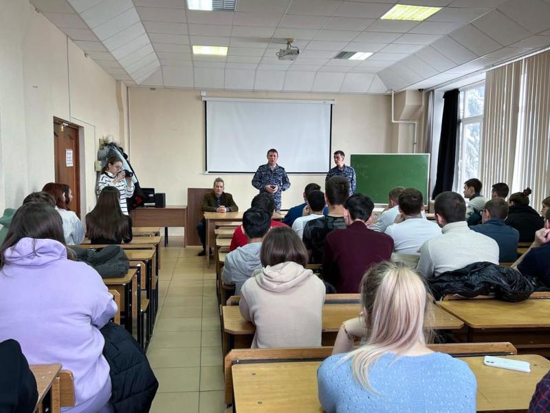 В Ставрополе сотрудники Росгвардии провели профориентационный семинар для студентов