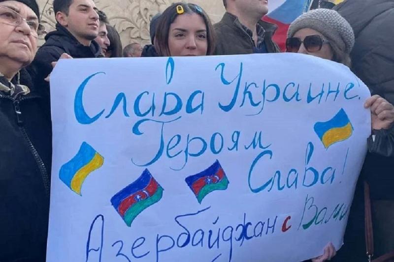 Информационная война Баку против Москвы: азербайджанская агитпропаганда распространяет антироссийские репортажи в поддержку киевского режима