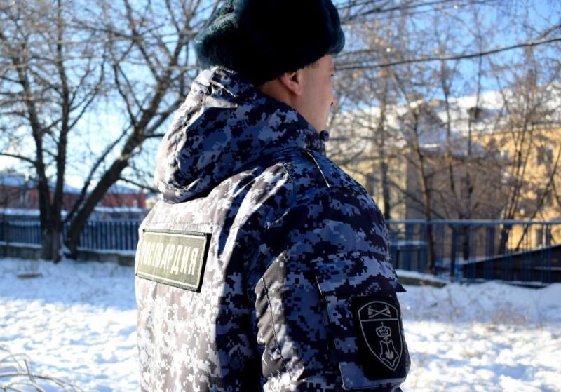 В Нижнем Новгороде сотрудники Росгвардии задержали двух мужчин, пытавшихся похитить дорогостоящий алкоголь