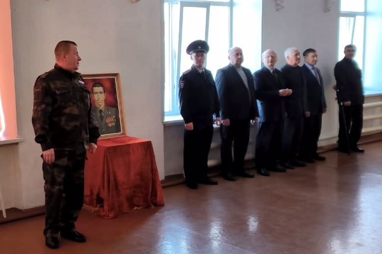 Память павших на Северном Кавказе офицеров курганского СОБР почтили в кадетской школе имени героя-правоохранителя