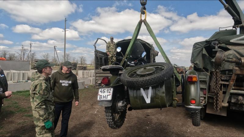 Внедорожник и мотоцикл отправились на передовую для крымских морских пехотинцев от жителей полуострова
