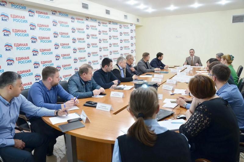Депутат ЗСК Виктор Тепляков провёл совещание по расширению дороги на улице Белых Акаций