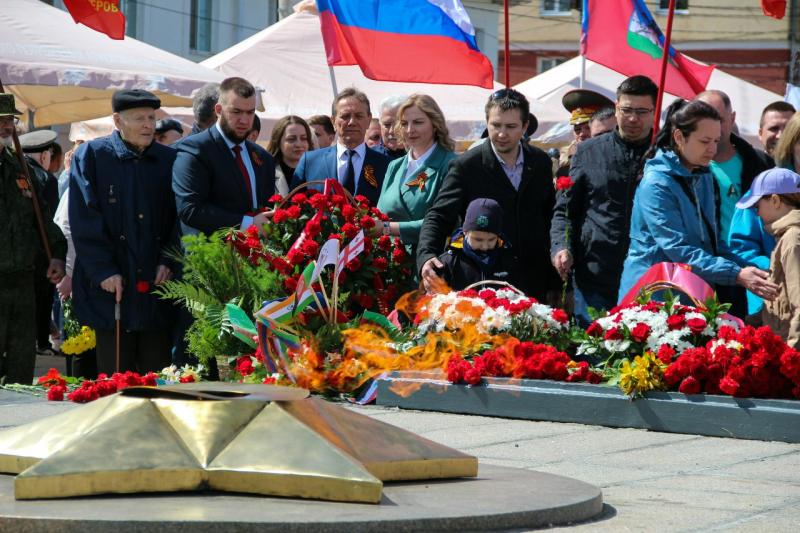 Сотрудники «Орелэнерго» почтили память героев Великой Отечественной войны