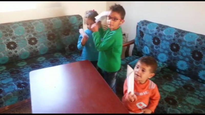 Семья сирийских беженцев возвращается домой благодаря российским военным