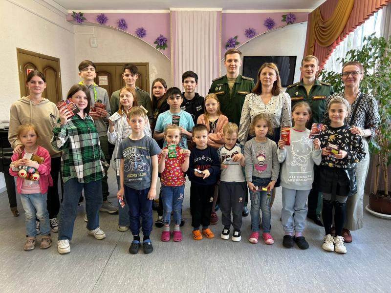 В честь Дня России работники военной прокуратуры встретились с воспитанниками подшефного детского дома