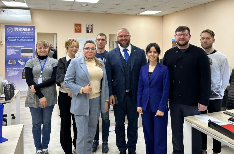 Сенатор Елена Шумилова посетила компанию «Промприбор-Р»