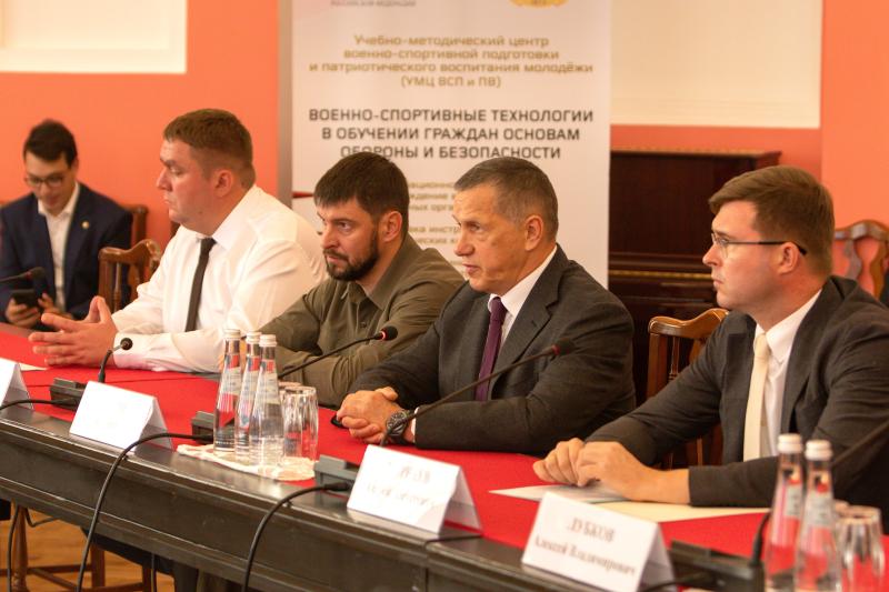 Юрий Трутнев: Центр «ВОИН» поможет восстановить систему начальной военной подготовки