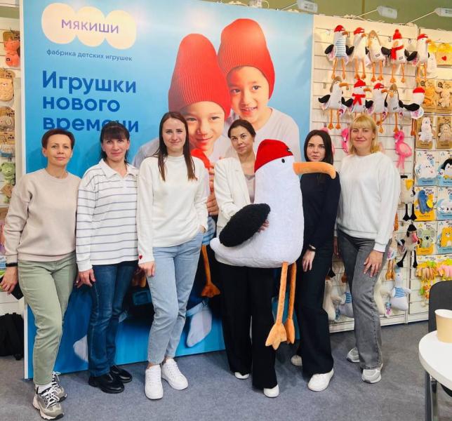 На выставке Мир детства фабрика игрушек из Новгородской области представила бомбические коллекции очаровательных зверюшек