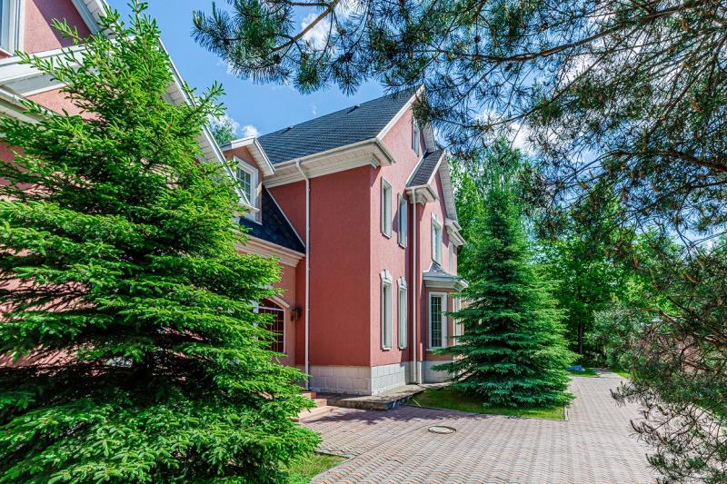 «Метриум»: Самые доступные дома в элитных поселках Рублевки стоят 98 млн рублей