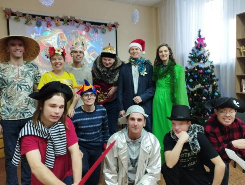 Ветеран Росгвардии рассказал подопечным кировского центра соцобслуживания населения о традициях Старого Нового года