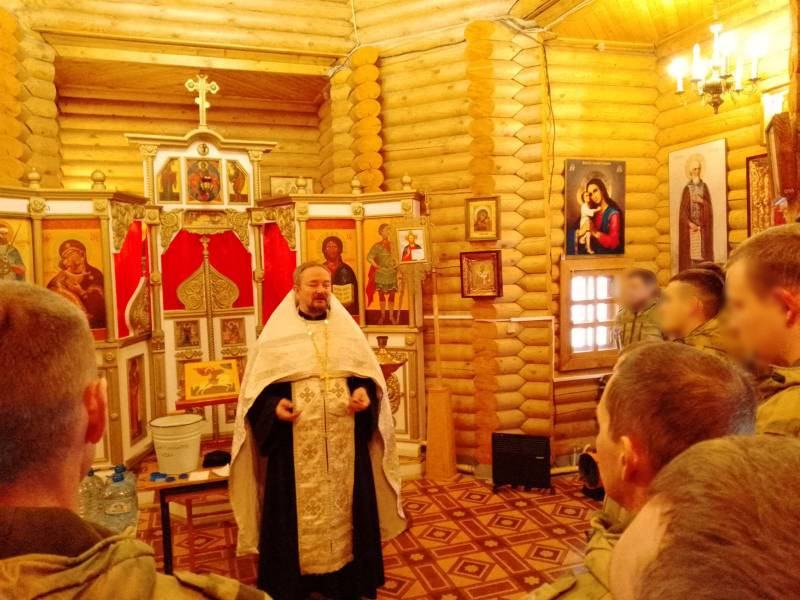 В Кирове военнослужащие Росгвардии приняли участие в праздничном молебне в честь Крещения Господня