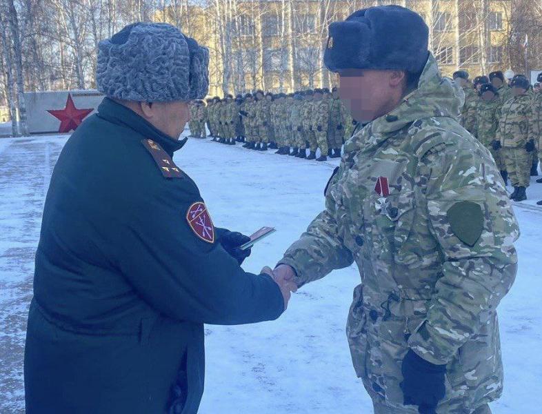 Росгвардейцам из Иркутской области, которые проявили мужество и героизм в ходе спецоперации, вручили государственные награды