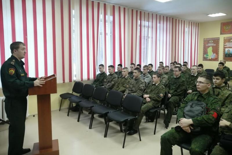 Курсанты Пермского военного института Росгвардии провели занятие для подшефных школьников ведомства в Томской области