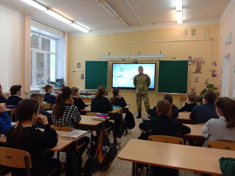 В Пензенской области росгвардейцы рассказали школьникам о своей службе