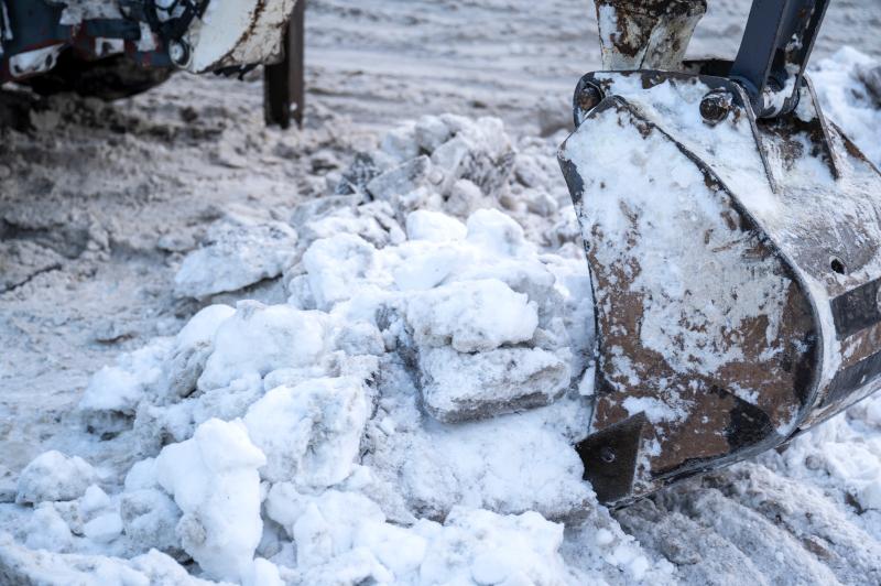 Свыше 7,5 тысяч кубометров снега вывезено за выходные в Ленинском округе