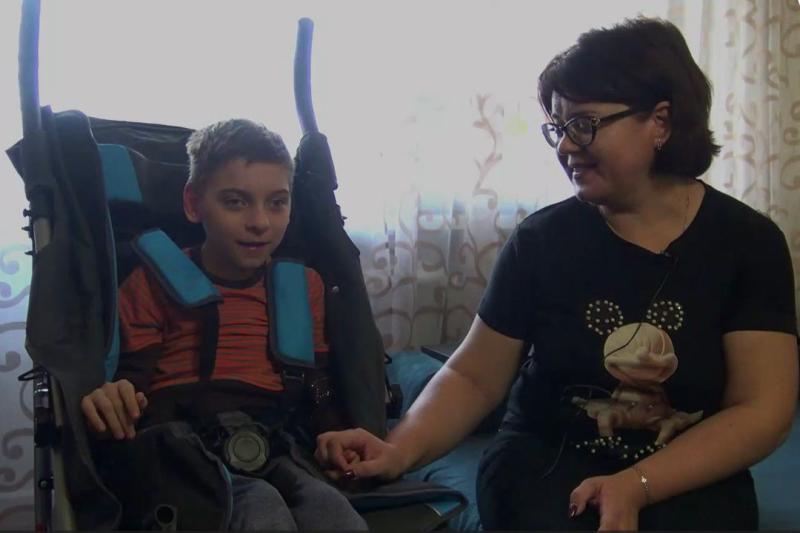 «Это лучший подарок»: новосибирец купил дорогое инвалидное кресло мальчику из Донецка