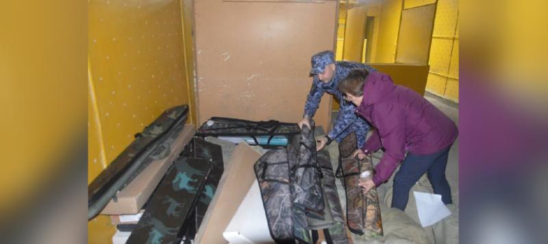 Росгвардейцы проводят работу по приему оружия на временное хранение в Орске