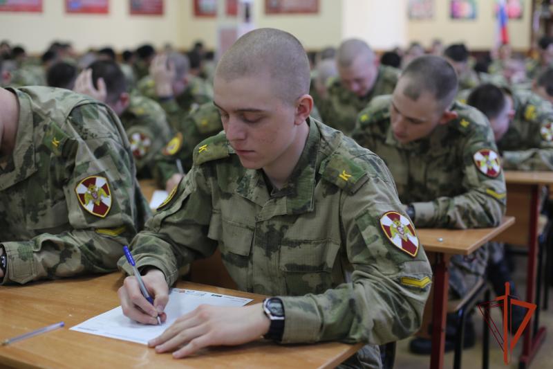 Курсанты Новосибирского военного института Росгвардии приняли участие во Всероссийской акции «Тотальный диктант»
