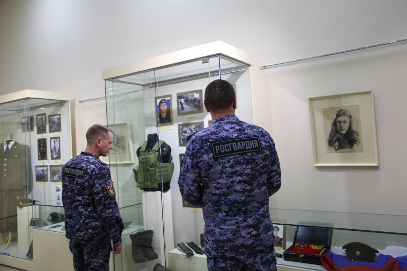 В Мордовии росгвардейцы передали в музей  экспонаты, найденные в зоне СВО