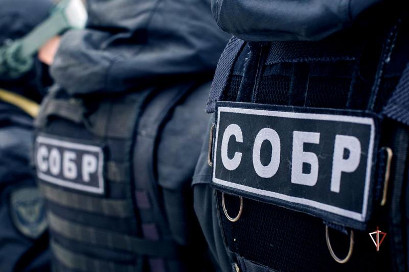 Сотрудники СОБР Росгвардии оказали содействие полиции в пресечении сбыта наркотических веществ в крупном размере на Ямале