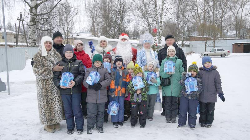 ОМОН «Вятич» организовал праздник для воспитанников детского дома «Надежда»