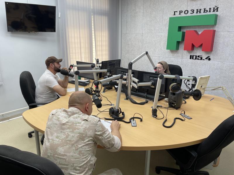 Военнослужащий Росгвардии стал участником радиоэфира ко Дню подразделений связи войск национальной гвардии