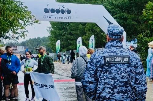 На Среднем Урале росгвардейцы обеспечили правопорядок во время праздничных мероприятий ко дню военно-морского флота и соревнований по триатлону