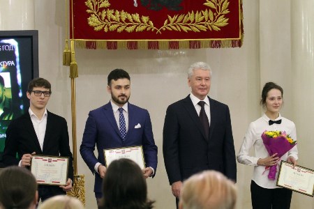 Сергей Собянин вручил Премию молодым ученым