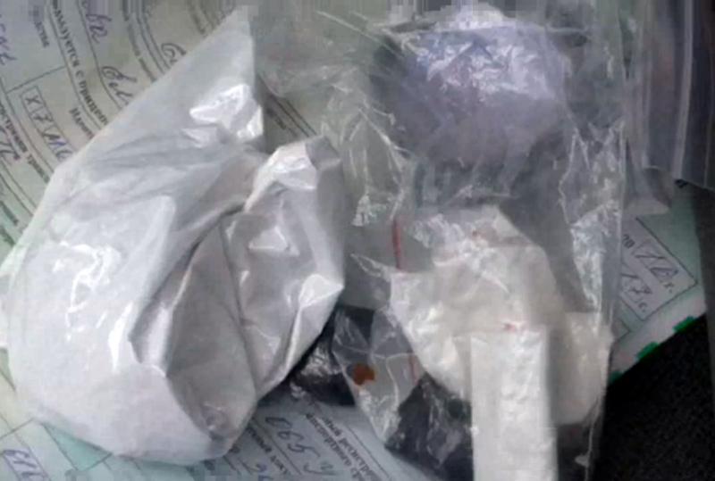Более четырех килограммов синтетических наркотиков изъяли наркополицейские у жителей города Шахты