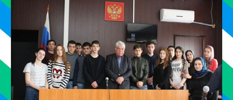 В Буйнакске прошла встреча молодежи города с председателем городского суда