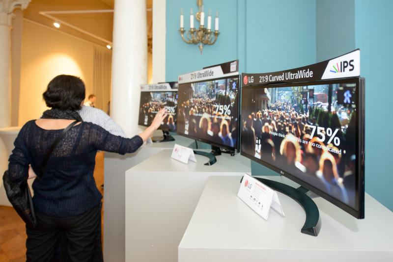 Специалисты компании LG Electronics провели для топ-менеджеров музеев семинар на тему «дисплейные решения для музейного бизнеса»