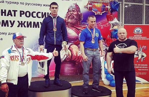 Шахтинец Тимур Парфенов стал победителем в Шестом чемпионате по русскому жиму. Спортсмен весом 69,5 кг поднял тоннаж 4095 кг.